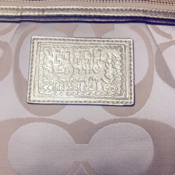 COACH Signature Daisy Appliqué Multicolor printed flower motif canvas tote. - Picture 2 of 15